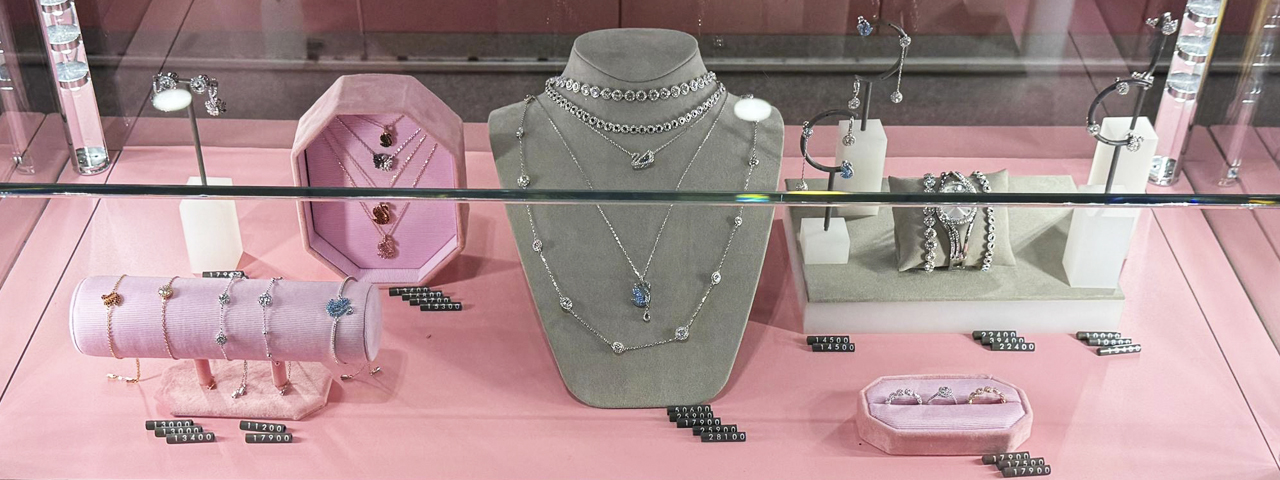 Фото магазина Swarovski 3